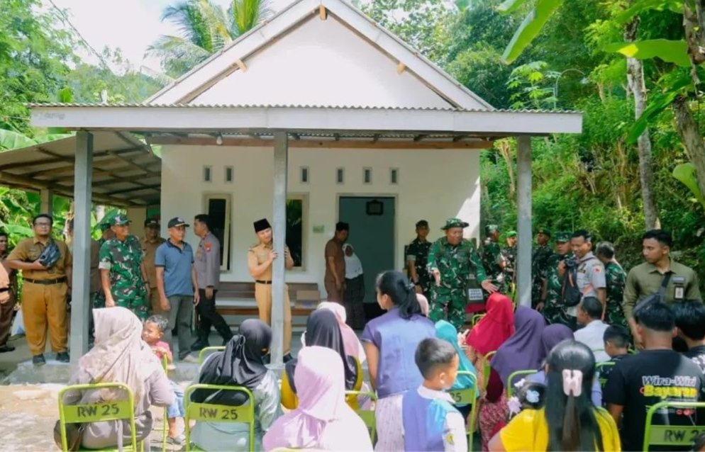 Bupati Trenggalek Mochamad Nur Arifin meninjau langsung sejumlah lokasi pembangunan dalam program TNI Manunggal Membangun Desa