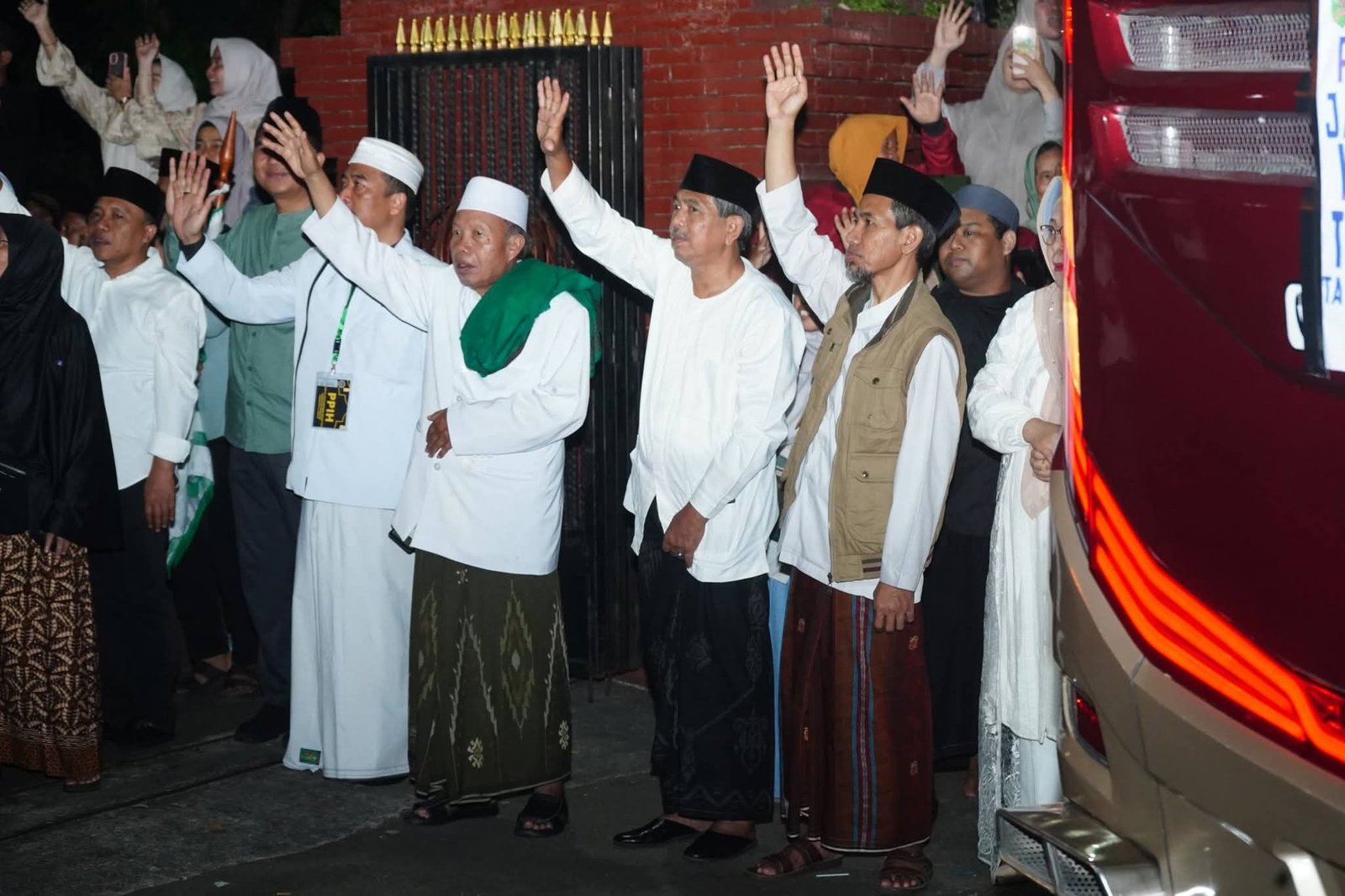 Pemerintah Kabupaten Trenggalek resmi memberangkatkan 451 Jamaah Calon Haji (JCH) tahun 2026
