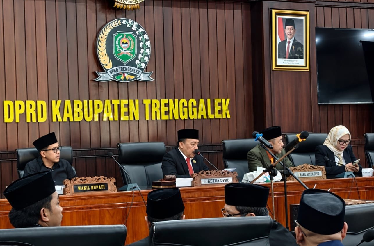 DPRD Kabupaten Trenggalek resmi menyetujui dua Rancangan Peraturan Daerah (Raperda) terkait sektor perbankan daerah menjadi Peraturan Daerah (Perda)