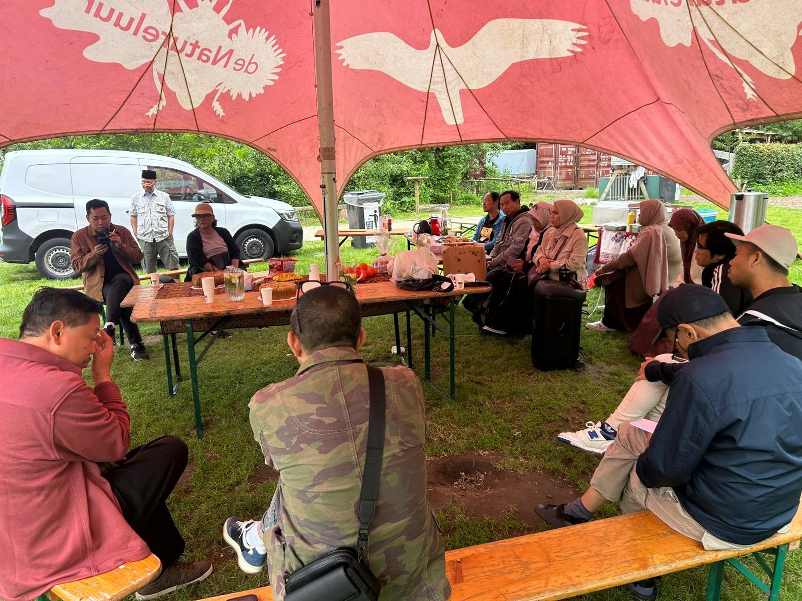 Para deklarator mendeklarasikan seruan politik bertajuk Deklarasi Amsterdam di De Natuurkamer Park, kawasan Drijfsijs, Amsterdam