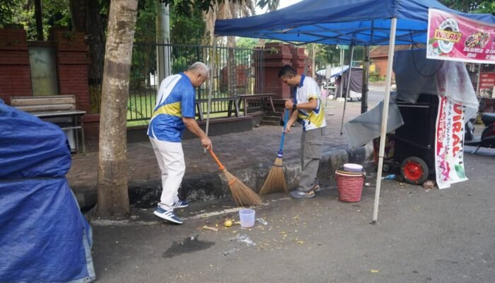Hari Lingkungan Hidup Sedunia, ASN Trenggalek Bersihkan Pendopo dan Pilah Sampah