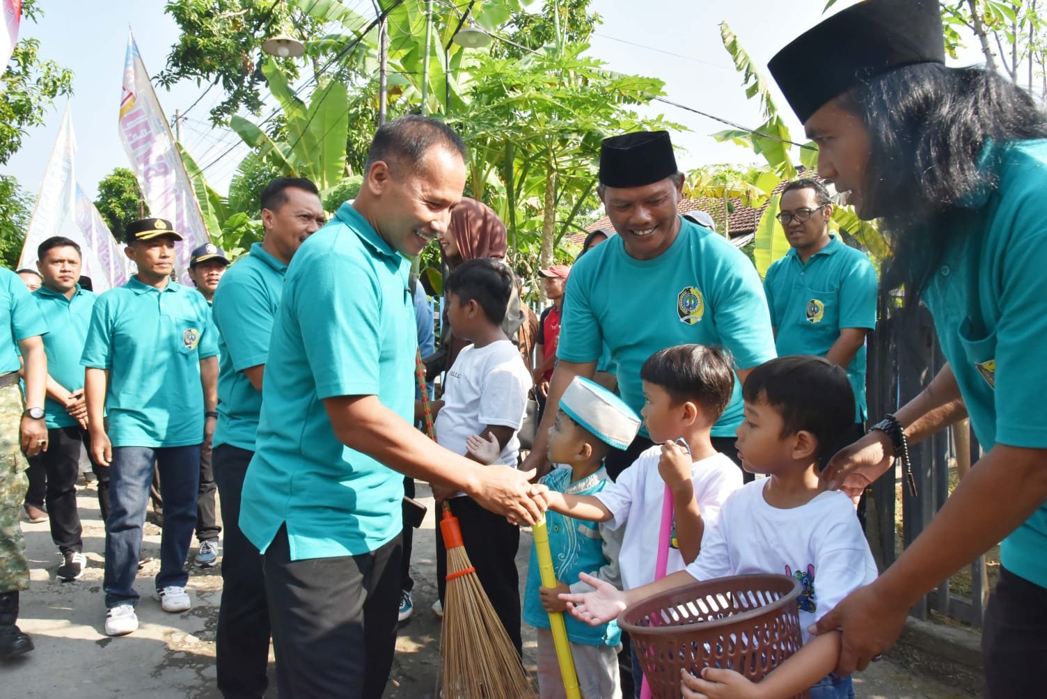 Hari Lingkungan Hidup Sedunia 2026, Plt Bupati Tulungagung Ahmad Baharudin mengajak masyarakat membiasakan memilah sampah sejak dari rumah