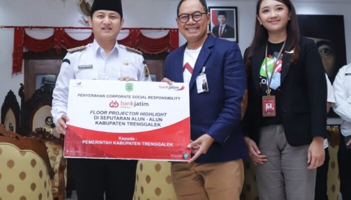 CSR Bank Jatim Percantik Alun-Alun Trenggalek, Mas Ipin Dorong Terwujudnya Kota Atraktif