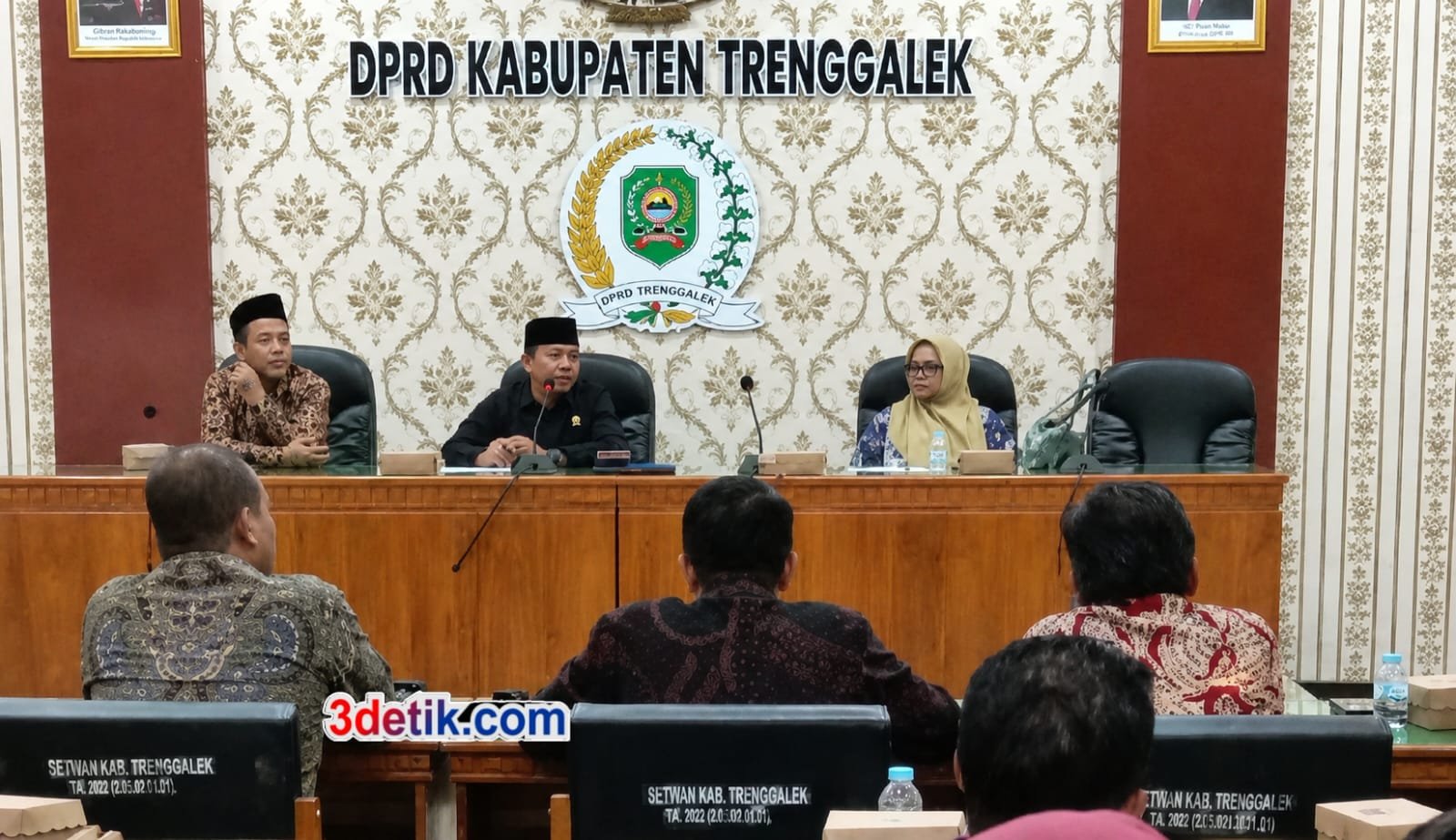 Ketua DPRD Trenggalek, Doding Rahmadi, pembahasan Raperda Nomor 12 tentang Pemerintahan Desa dan Raperda Nomor 13 tentang Pilkades Serentak