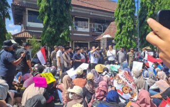 Ribuan Warga Trenggalek Kawal Program MBG, Sampaikan 3 Tuntutan ke DPRD