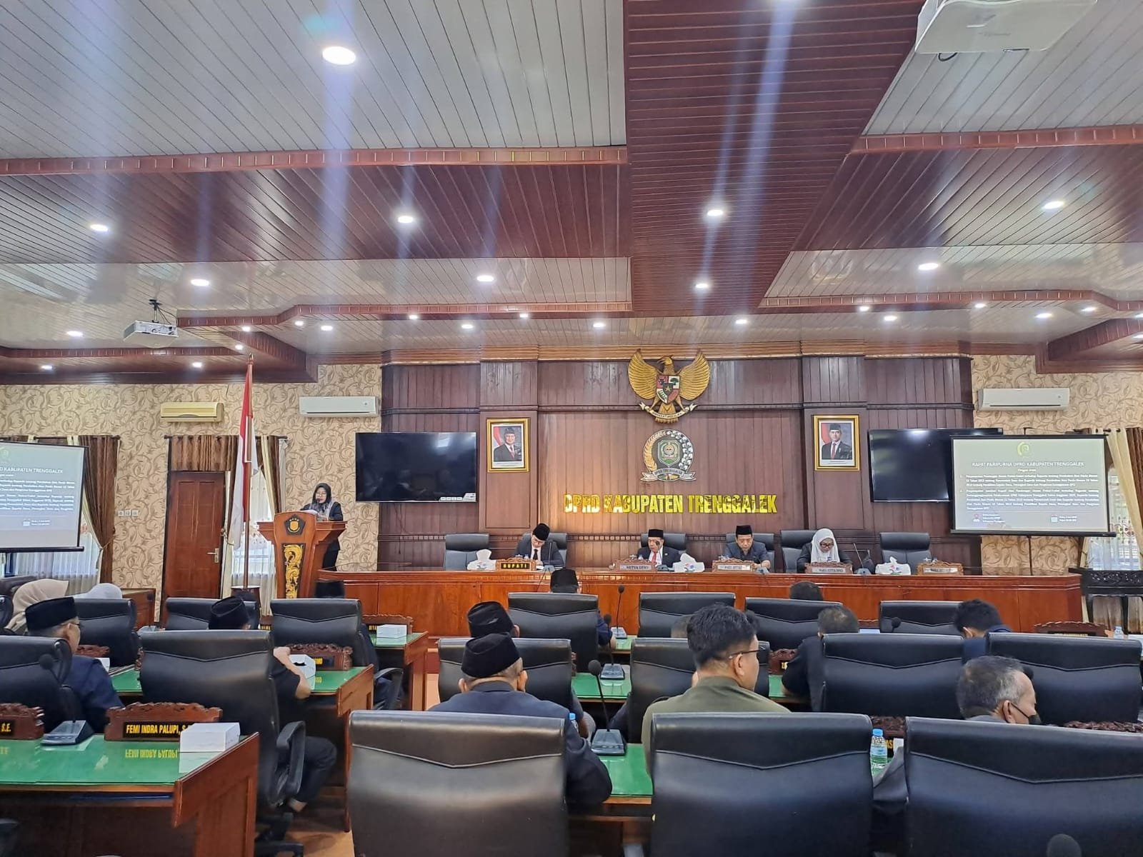DPRD Trenggalek Gelar Rapat Paripurna, Bahas Revisi Perda Desa hingga Jawaban Bupati soal APBD 2025