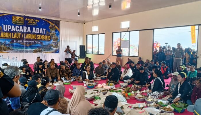 Ribuan Warga Padati Pantai Popoh, Larung Sembonyo Jadi Magnet Wisata dan Budaya Tulungagung