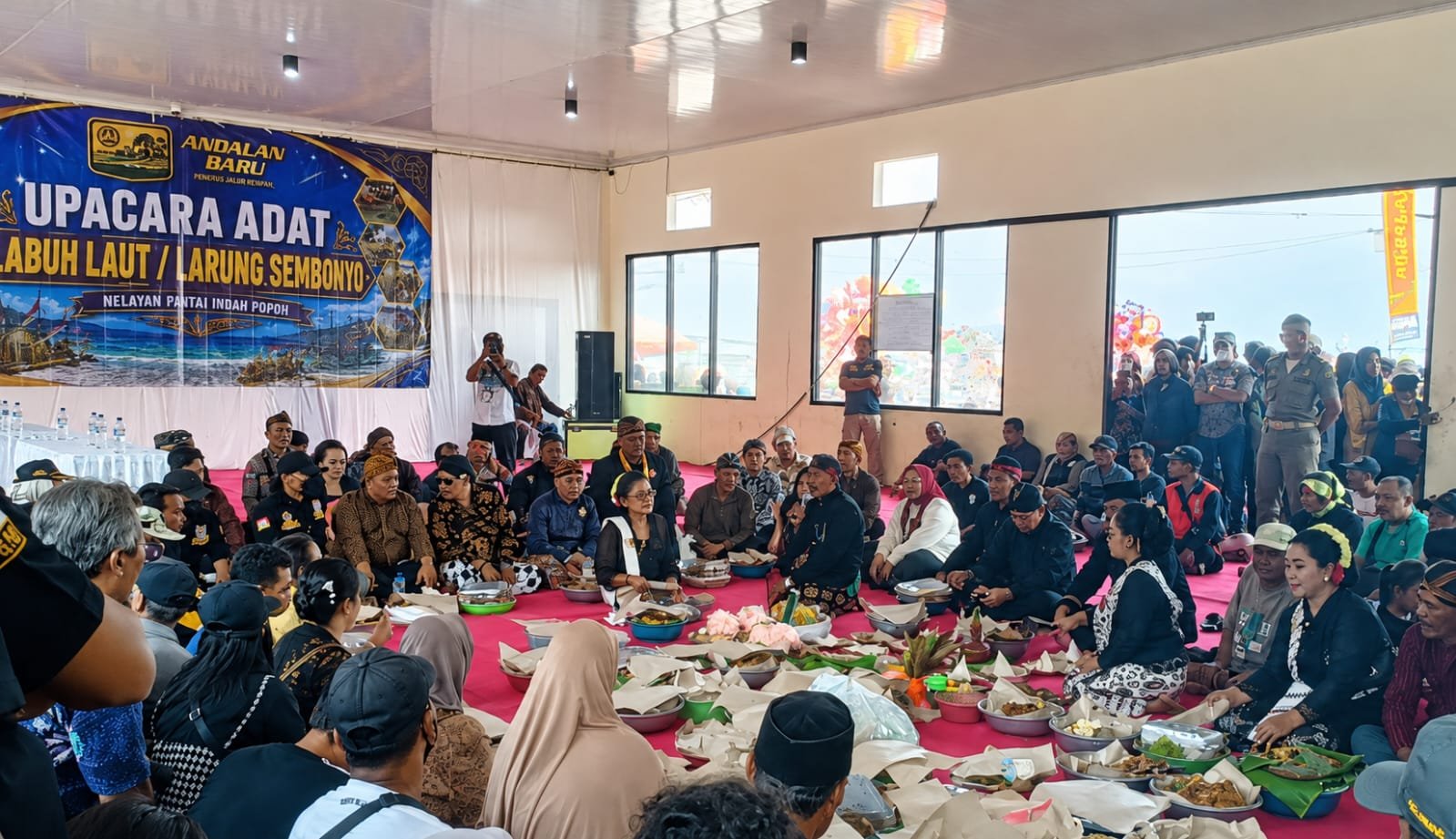 Plt Bupati Tulungagung Ahmad Baharudin menghadiri langsung prosesi larung Sembonyo di Pantai Popoh