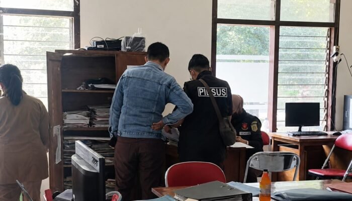 Kejari Geledah Kelurahan Kepatihan, Dokumen Asal-Usul Tanah Griyo Dalem Kanjengan Disita
