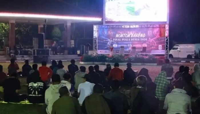 Ribuan Warga Padati Alun-Alun Kanigoro, Nobar Final Piala Dunia 2026 Berakhir Meriah, Spanyol Juara