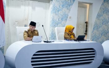 Bupati Trenggalek Mochamad Nur Arifin dan Asisten Perekonomian Cusi Kurniawati