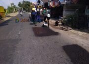 Dinas PUPR Tulungagung Gerak Cepat Tambal Jalan Kedungsoko-Gesikan, Gunakan Aspal Coldmix
