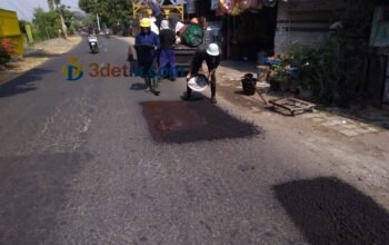 Dinas PUPR Tulungagung Gerak Cepat Tambal Jalan Kedungsoko-Gesikan, Gunakan Aspal Coldmix