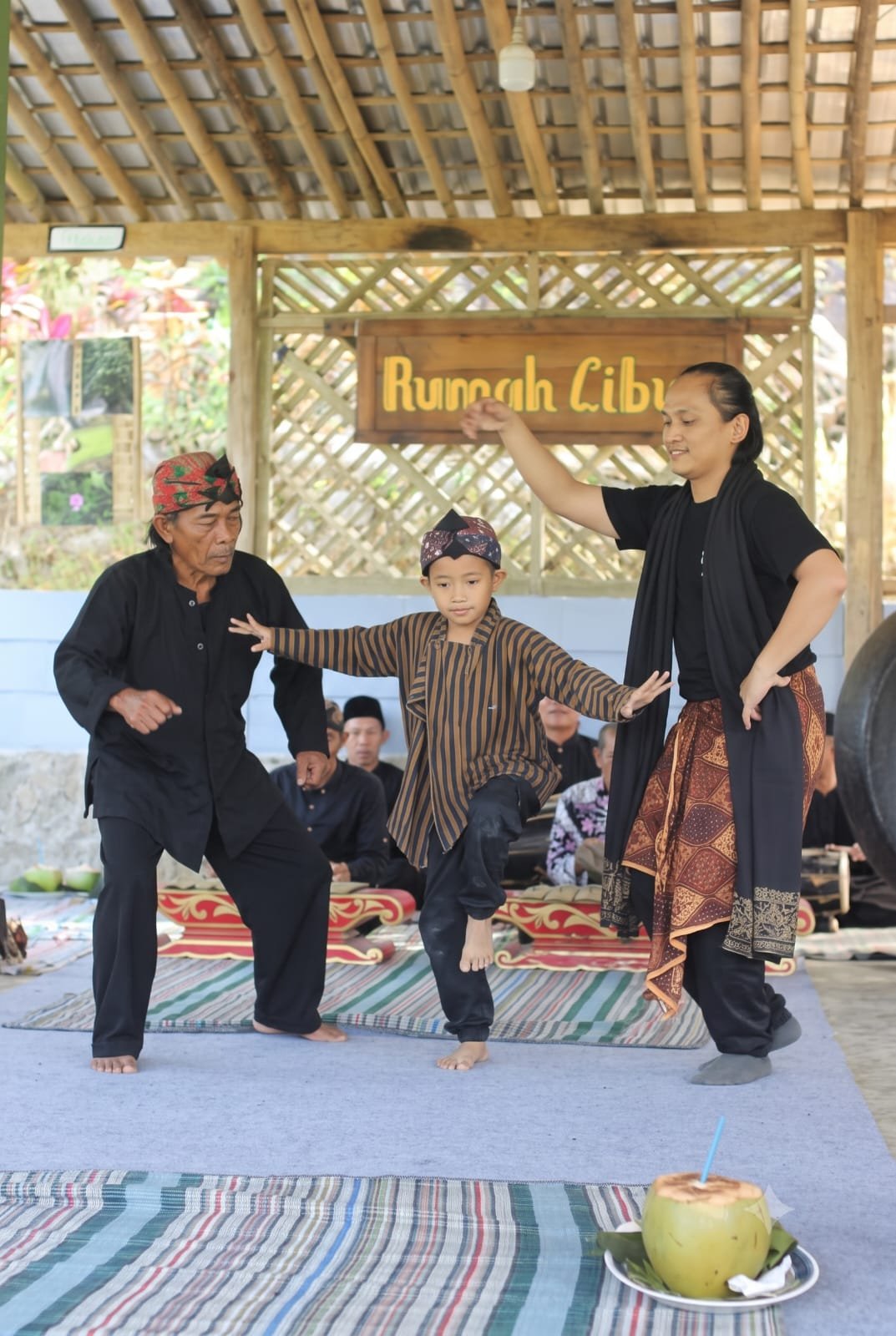 Dari Maestro hingga Bocah SD, Tradisi Babad Pasir Luhur Kembali Bergema di Cibun
