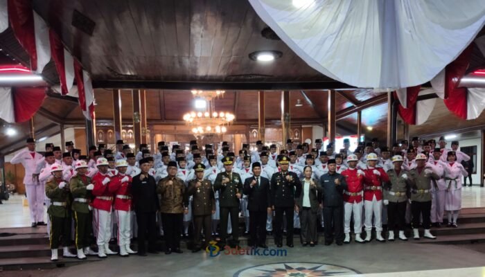 Bukan Sekadar Kibarkan Merah Putih, Ini Pesan Plt Bupati Tulungagung untuk Paskibraka 2026