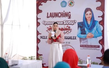 Novita Hardini melaunching Rumah Produksi Susu Cu Ca Pi di Rumah Susu Trenggalek