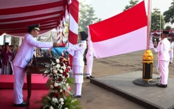 Upacara peringatan HUT ke-81 Kemerdekaan Republik Indonesia, Plt Bupati Tulungagung Ahmad Baharudin, S.M., M.M., sebagai inspektur upacara