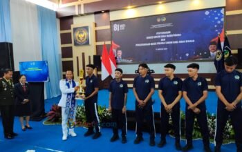 Plt Bupati Tulungagung Ahmad Baharudin menyerahan Surat Keputusan Remisi Umum kepada perwakilan warga di Lapas Kelas IIB