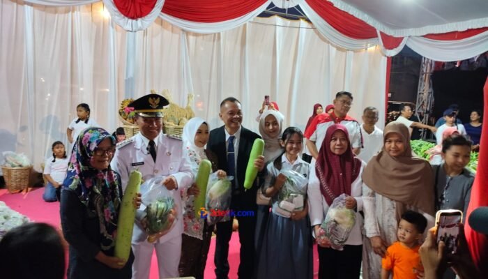 Ribuan Paket Hasil Bumi Ludes Dibagikan Gratis Usai Upacara HUT ke-81 RI di Tulungagung