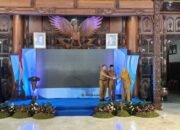 Plt Bupati Tulungagung, Ahmad Baharudin didampingi Sekda Tri Hariadi dan Kepala DPMPTSP Dra. Imro'atul Mufidah, M.Si.,