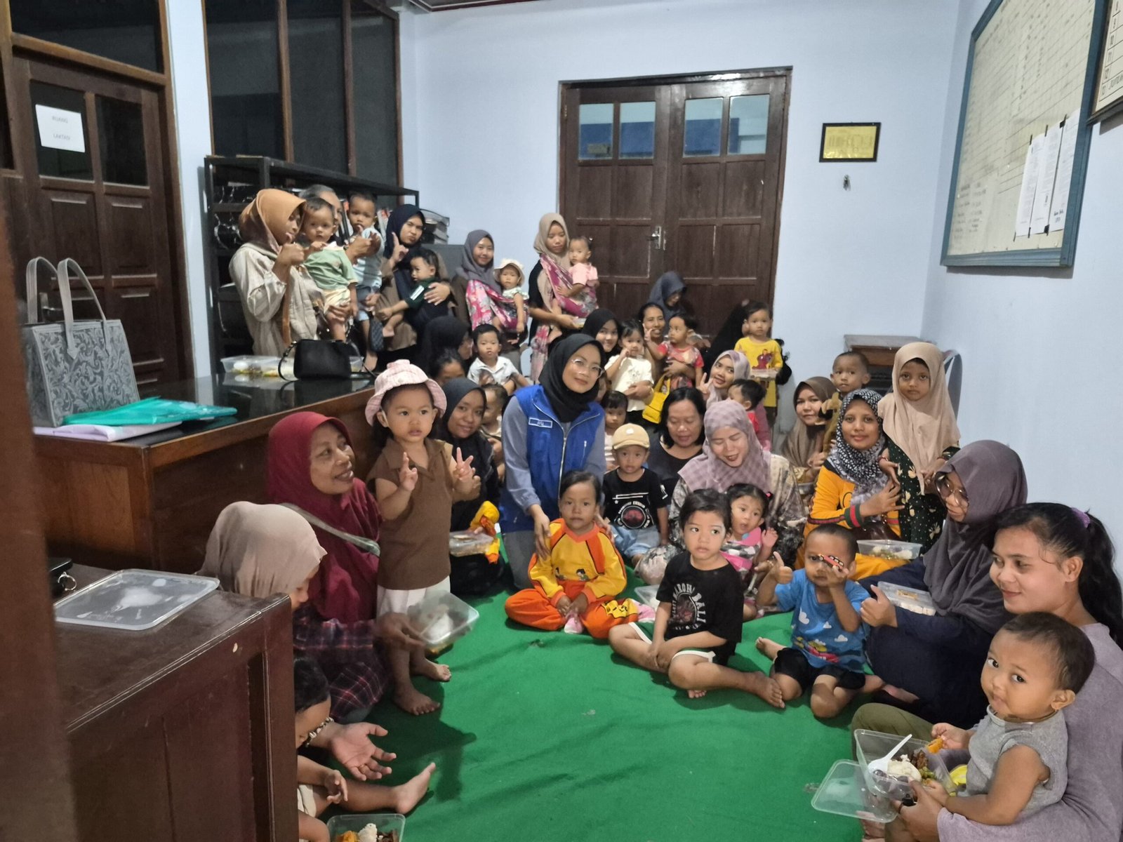 Petugas Gizi UPT Puskesmas Sembung, Afifa Ayu Mufida, S.Gz, turut memberikan pendampingan dan edukasi kepada para peserta