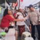 Tan Ngi Hing sedang Keliling inspeksi ke Semua Peserta UMKM