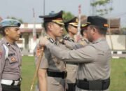 Kompol A. Rizky Fardian Caropeboka, S.I.K., M.Si., menyerahkan jabatan Wakapolres kepada Kompol Febby Pahlevi Rizal, S.I.K., M.Si.