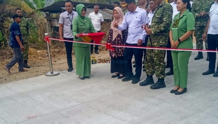 Plt Bupati Tulungagung Resmikan Jalan Beton Hasil Karya Bhakti TNI di Wonorejo