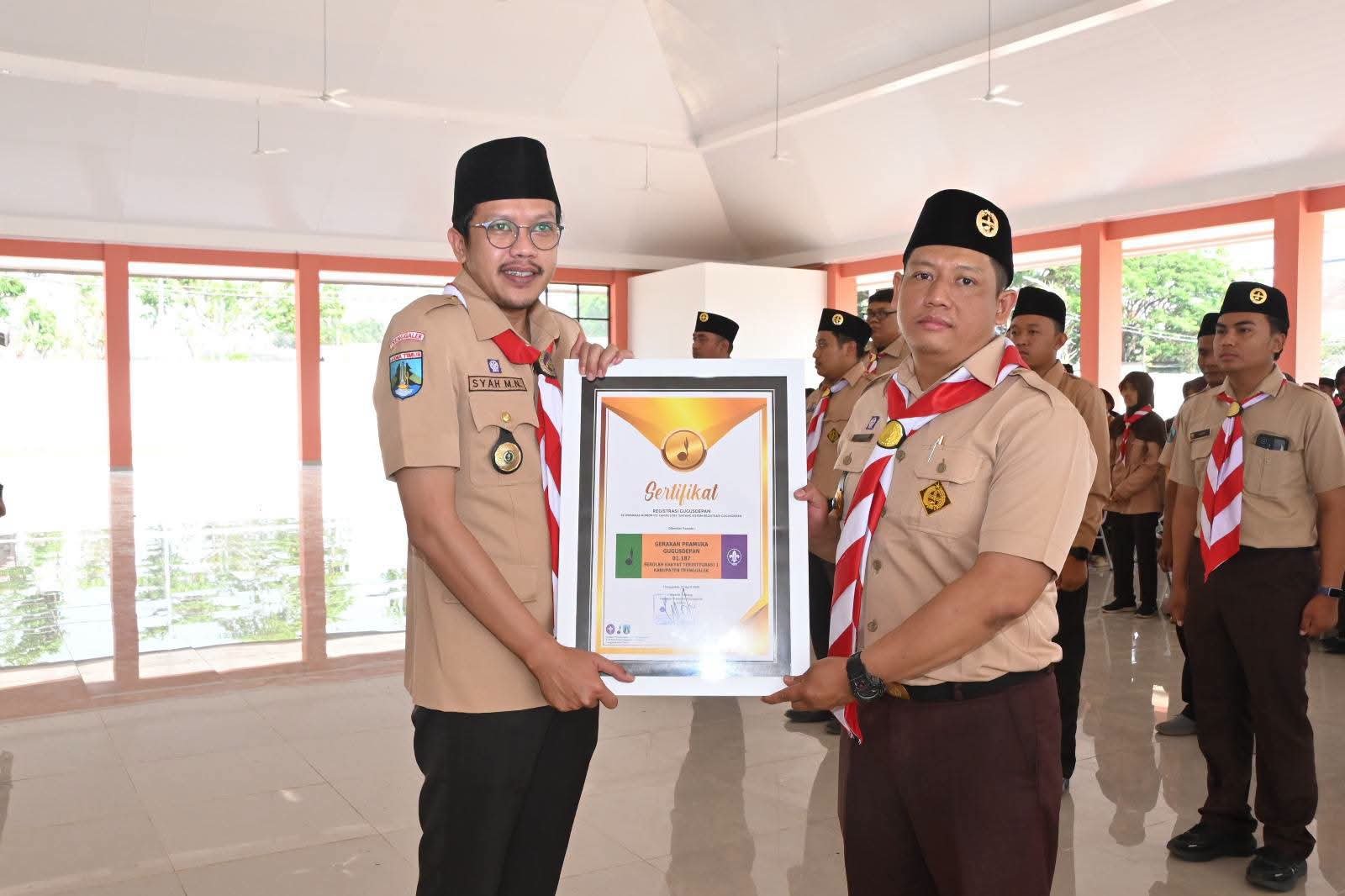 Wakil Bupati Trenggalek Syah Muhamad Natanegara melantik gudep baru
