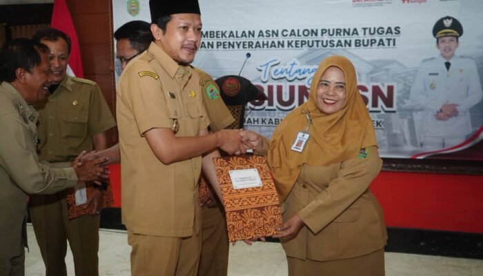 66 ASN Trenggalek Masuki Pensiun, Wabup Syah: Jangan Putus Komunikasi
