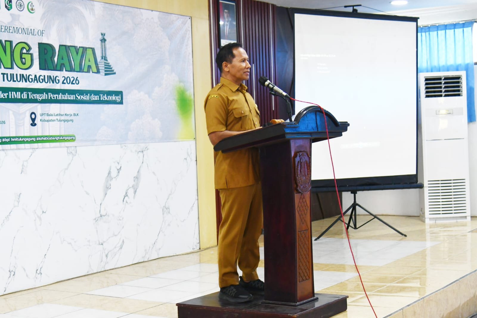 Plt Bupati Ahmad Baharudin Buka LK II HMI Tulungagung