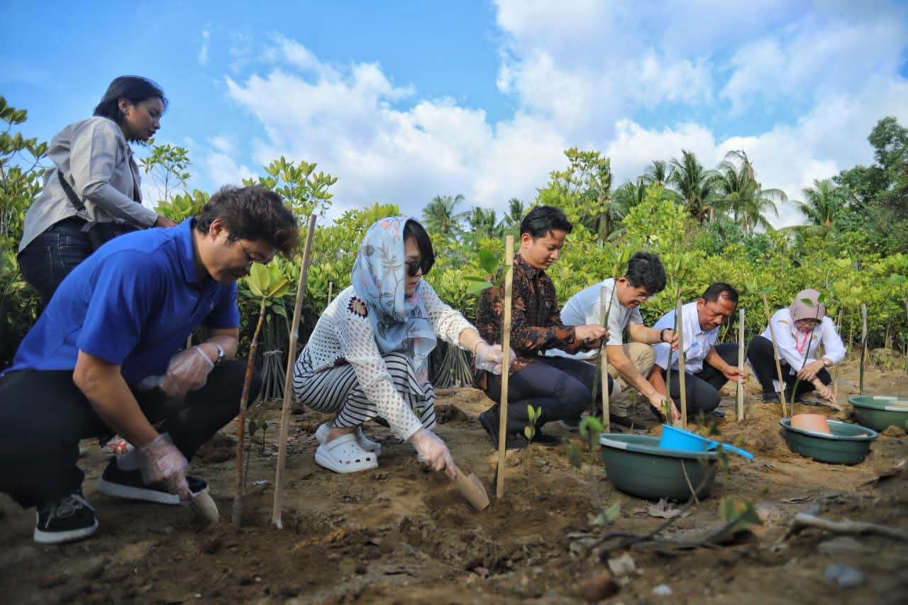 Bupati Mochamad Nur Arifin turut mendampingi Prof. Kyungyon Moon