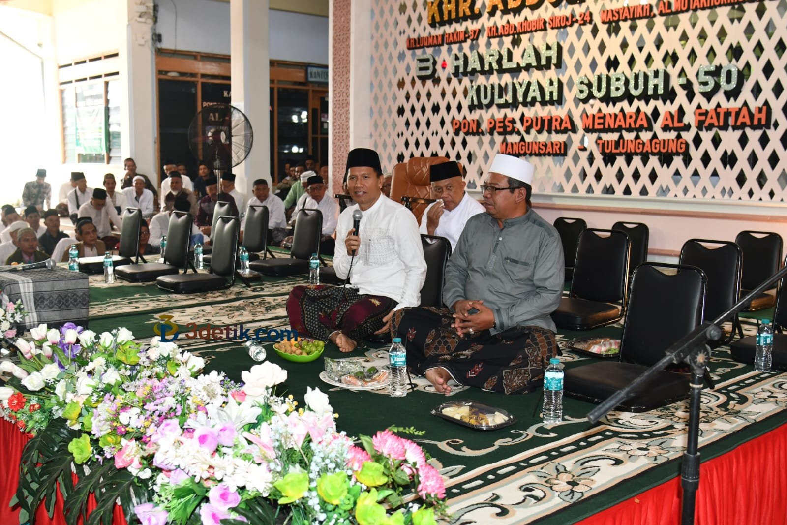 Plt Bupati Tulungagung Ahmad Baharudin menghadiri Haul KHR. Abd. Fattah dan Harlah Kuliah Subuh ke-50 di Pondok Pesantren Putra Menara Al Fattah, Mangunsari