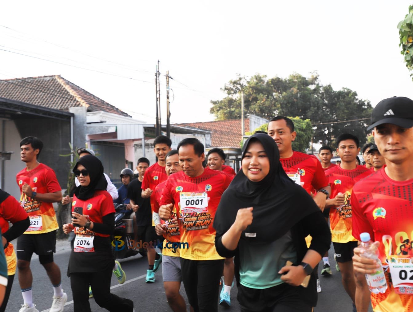 Plt Bupati Tulungagung H. Ahmad Baharudin menghadiri peringatan HUT TNI, Fun Run Kodim 0807 Tulungagung
