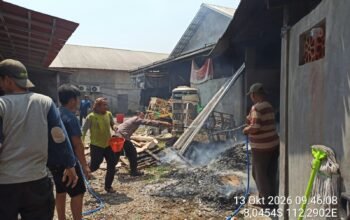 Tragis! Gudang Toko Bangunan di Blitar Ludes Terbakar, Kerugian Rp 500 Juta