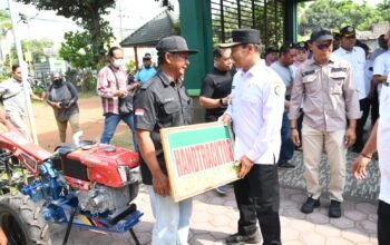Plt Bupati Tulungagung Serahkan Alsintan ke 6 Poktan, Tegas Larang Bantuan Dijual