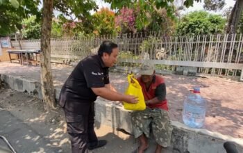 HUT ke-75 Humas Polri, Polres Blitar Kota Turun Langsung Bantu Warga Kurang Mampu