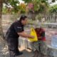 Polres Blitar Kota menunjukkan kepedulian nyata dengan membagikan bingkisan kepada warga kurang mampu