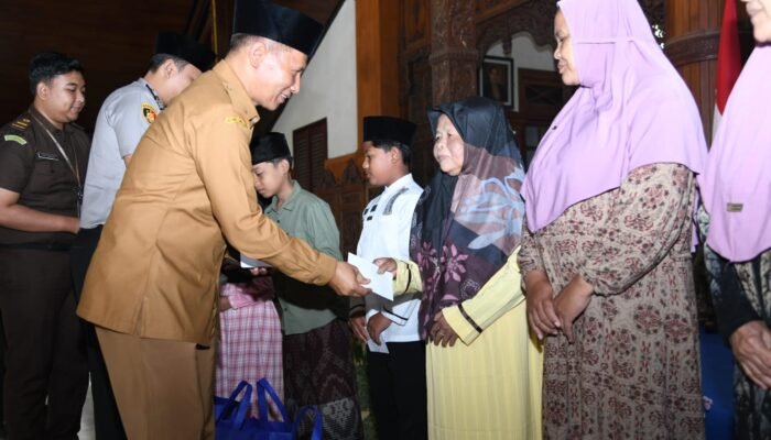 Doa Bersama dan Santunan Anak Yatim, Plt Bupati Tulungagung Ajak Warga Jaga Kamtibmas