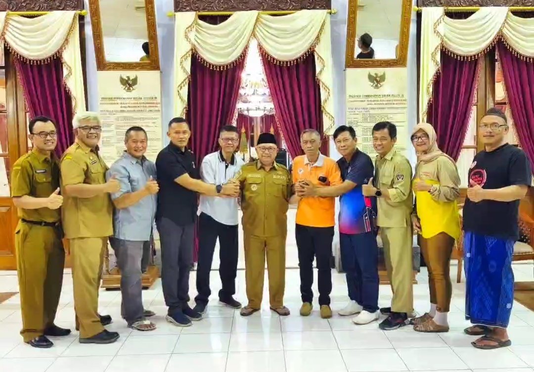 sekitar 5.000 kepala desa, perangkat desa, sekretaris desa hingga anggota BPD di Kabupaten Blitar mendadak batal
