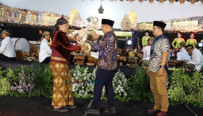 Wayang Kulit di Tanggunggunung Jadi Pengingat, Plt Bupati Tulungagung Ajak Generasi Muda Jaga Budaya Leluhur