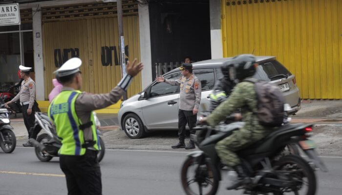 Kapolres Blitar Turun ke Jalan, Pantau Arus Lalu Lintas di Talun hingga Kanigoro