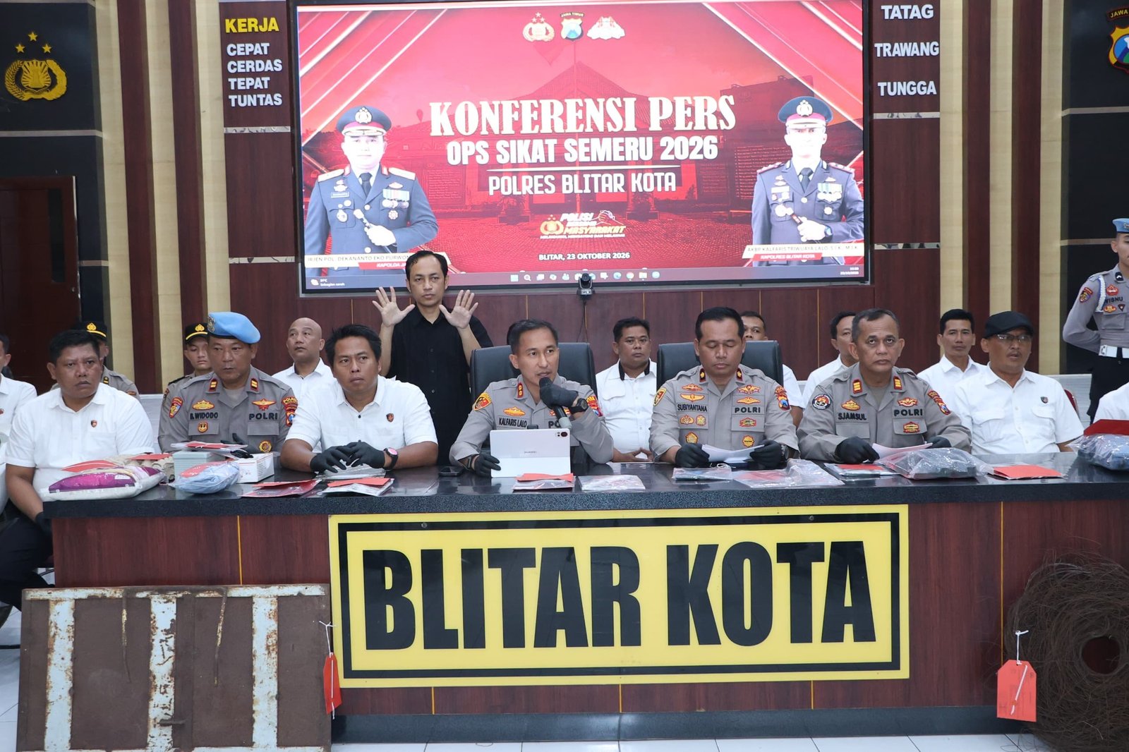 Polres Blitar Kota bersama jajaran Polsek berhasil membongkar 15 kasus kriminalitas dan mengamankan 17 tersangka