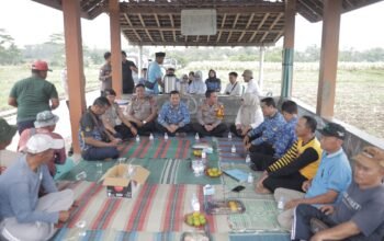 Cangkrukan Bareng Petani Sragi, Polres Blitar Serap Aspirasi dan Bahas Kamtibmas