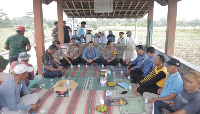 Cangkrukan Bareng Petani Sragi, Polres Blitar Serap Aspirasi dan Bahas Kamtibmas