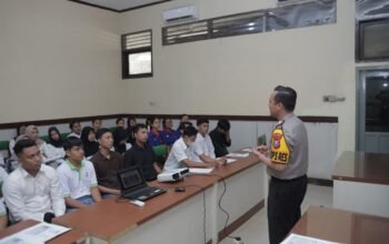 Kapolres Blitar AKBP Ardhy Zul Hasbih Nasution turun langsung menjalin koordinasi dengan Dinas Ketenagakerjaan