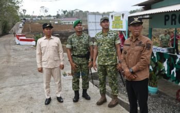 Bupati Tulungagung, Ahmad Baharudin menyambut langsung kunjungan Menteri Pertahanan RI, Jenderal TNI (Hor) Purn. Dr. Sjafrie Sjamsoeddin markas Yonif TP 886/Panjalu Jayati